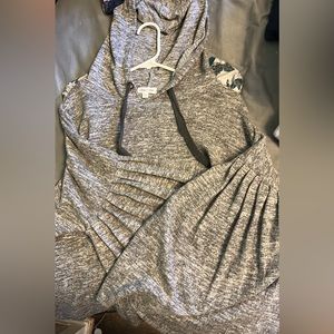 Skylar + Jade hooded wide armed longsleeve